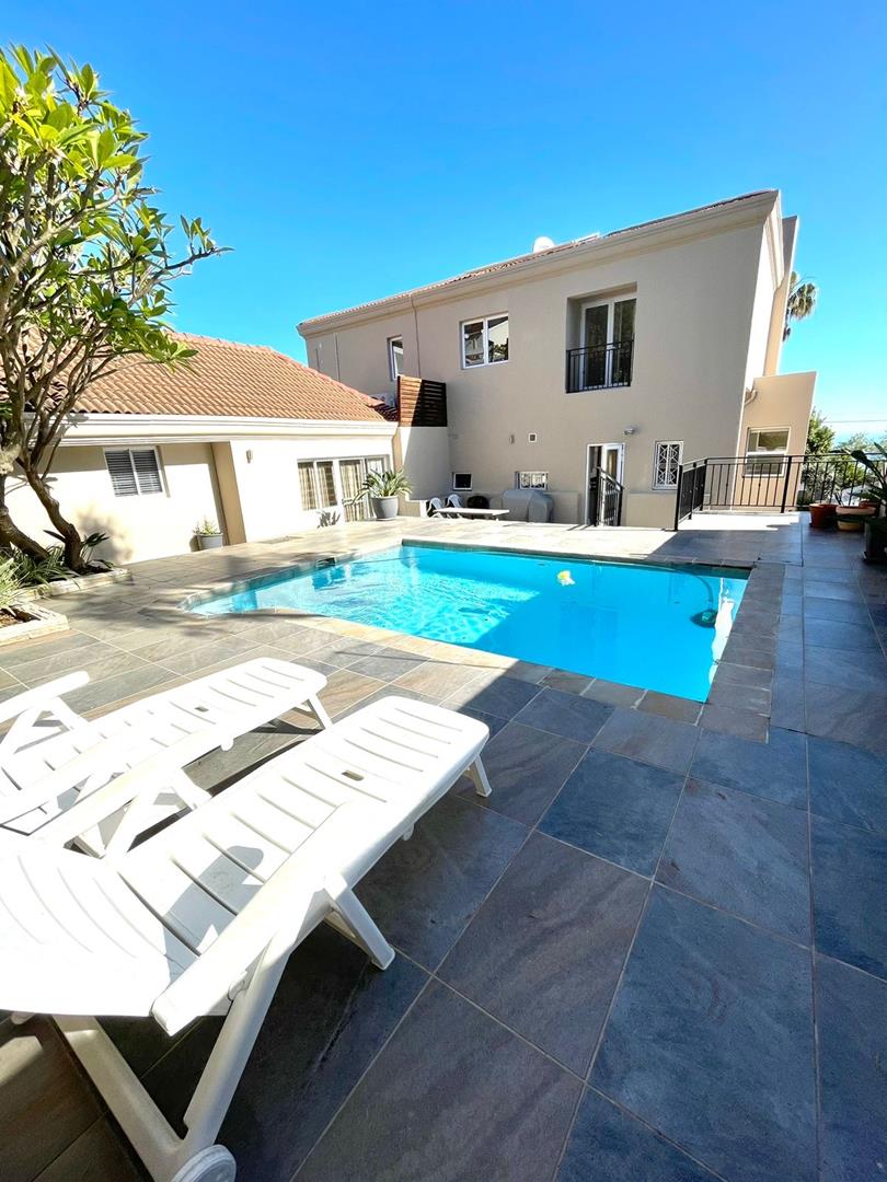 To Let 4 Bedroom Property for Rent in Fresnaye Western Cape